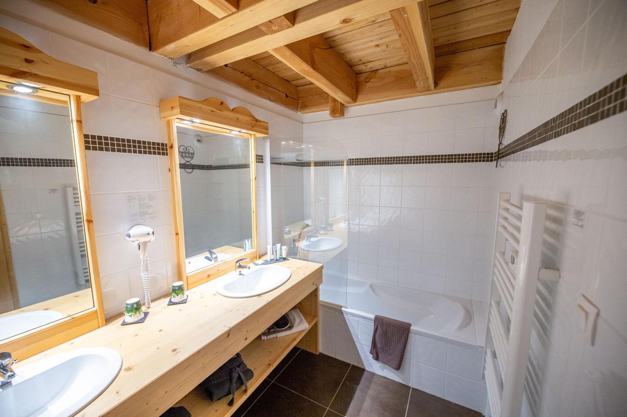 Montana Chalet Hotel & Spa Le Sauze Zewnętrze zdjęcie
